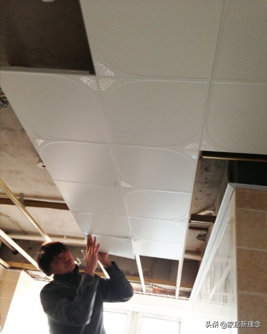 厨房吊顶材料有哪几种-厨房吊顶用石膏板还是铝扣板？