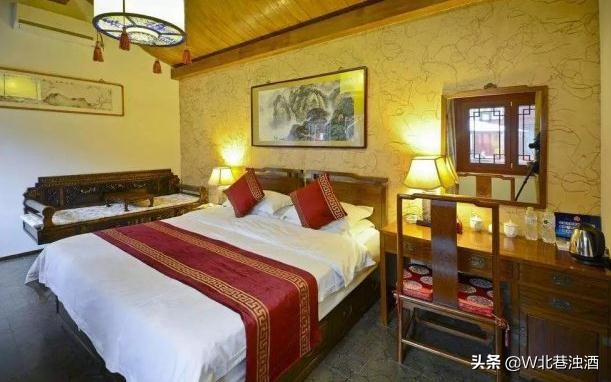 墙面装饰画在哪里买-黄色墙面配什么装饰画？