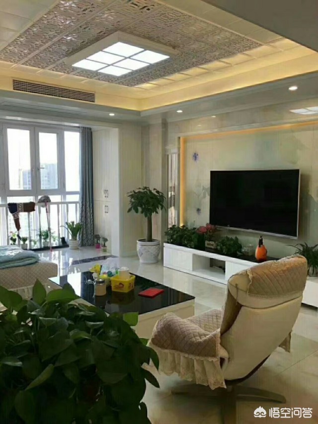 装修吊顶一般多少钱-吊顶安装工一年的收入？