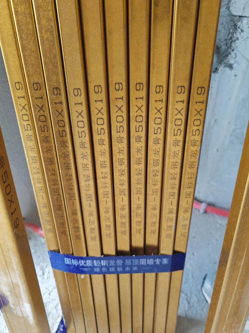 吊顶龙骨轻钢龙骨好还是木龙骨好-吊顶到底用木龙骨还是轻钢龙骨好呢？